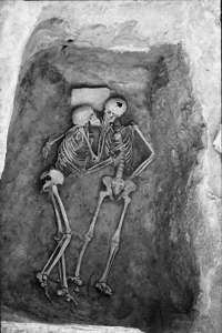 2800-year-old-kiss