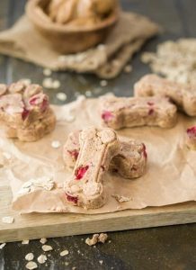 Strawberry-Banana-Oat-Dog-Treats–700×963