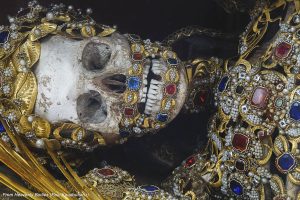 solving-a-mystery-catacomb-saints-skeleton-covered-with-expensive-jewels-discovered-in-roman-catacombs-143372-5