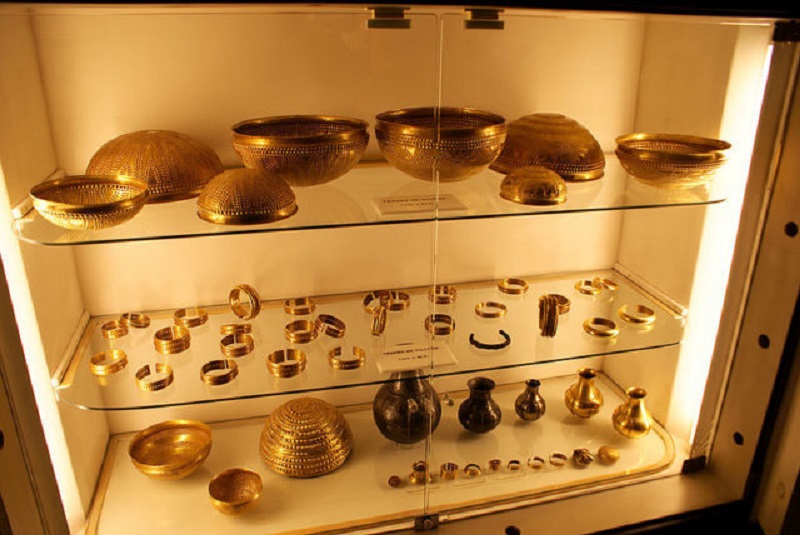 10 tons of artifacts dating back to about 1000 BC