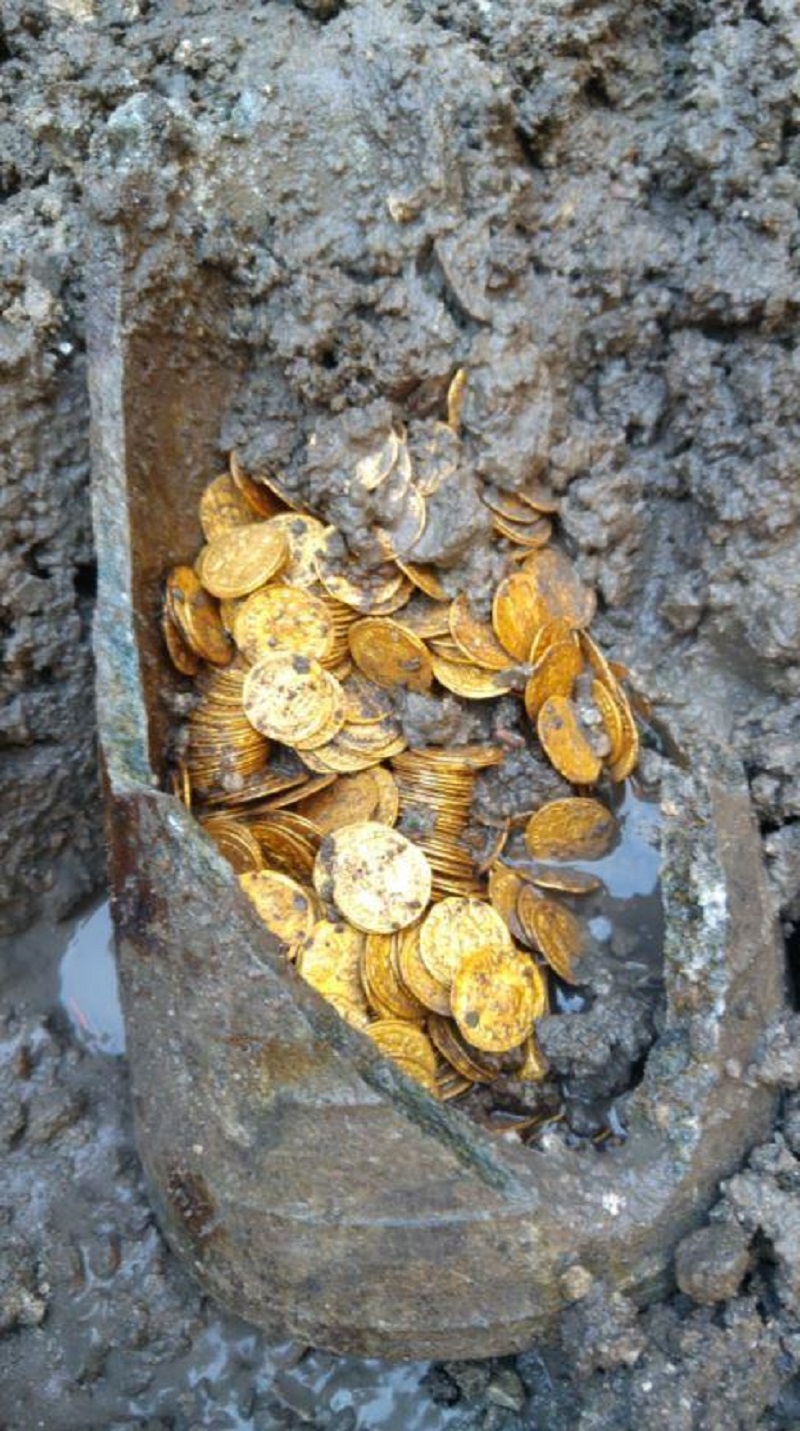Workers found hundreds of gold coins
