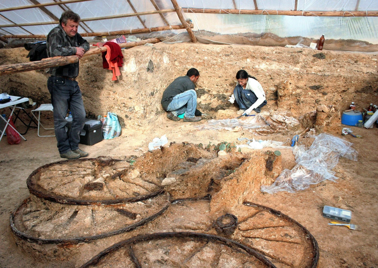 In recent shocking news, archaeological experts discovered the heritage of a 2,000-year-old Thracian chariot in Bulgaria.nguyen01