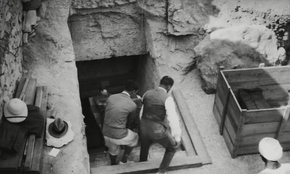 Howard Carter's team retrieve relics from inside Tutankhamun's tomb (Image: GETTY)